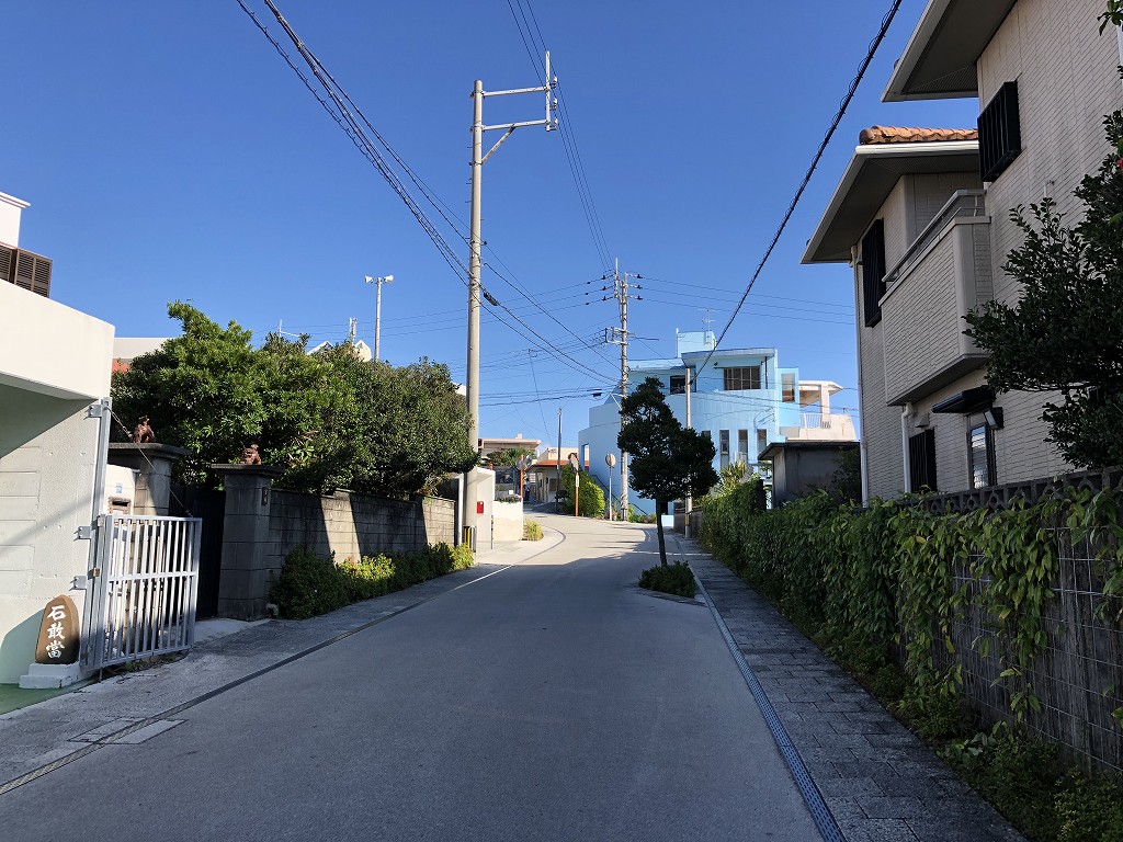 浦添グスクへの坂道
