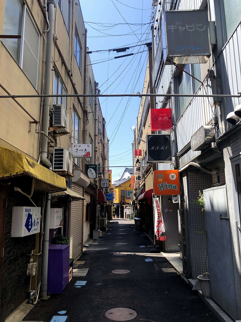 七尾駅前の飲み屋街