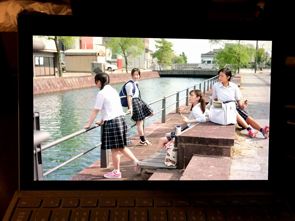 『君は放課後インソムニア』内の御祓川沿いのシーン1