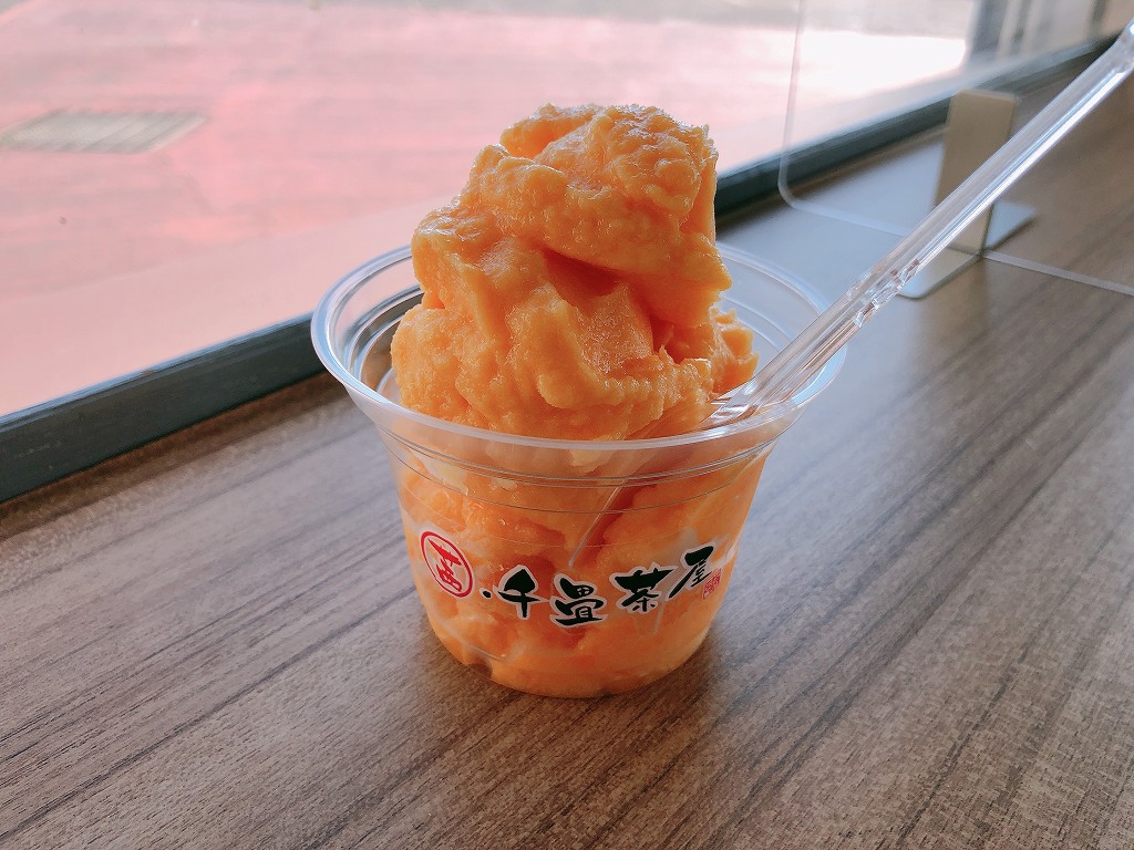 白浜の千畳敷で蜜柑氷