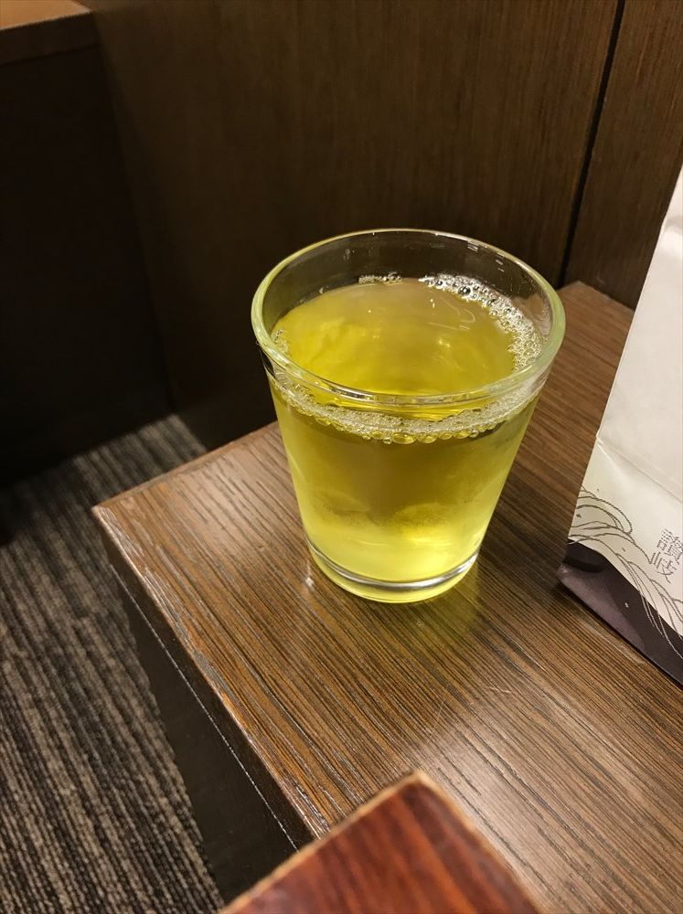 ラウンジの讃岐のお茶