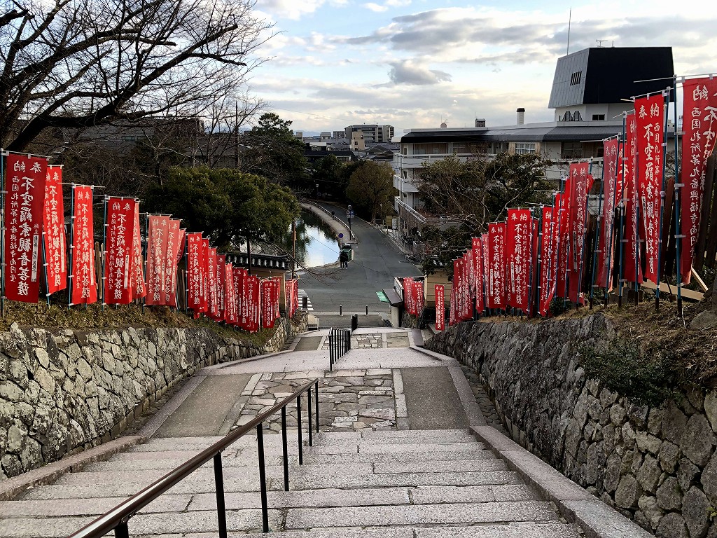 興福寺の南円堂の階段