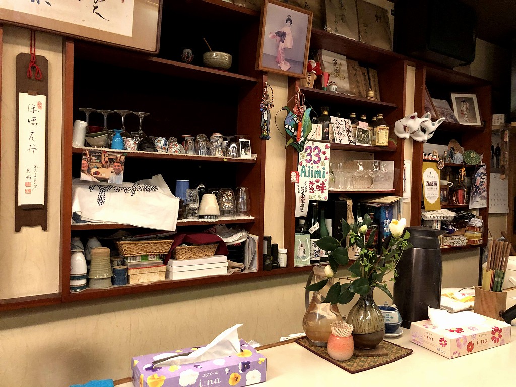 興福寺の近くの阿慈味の内観