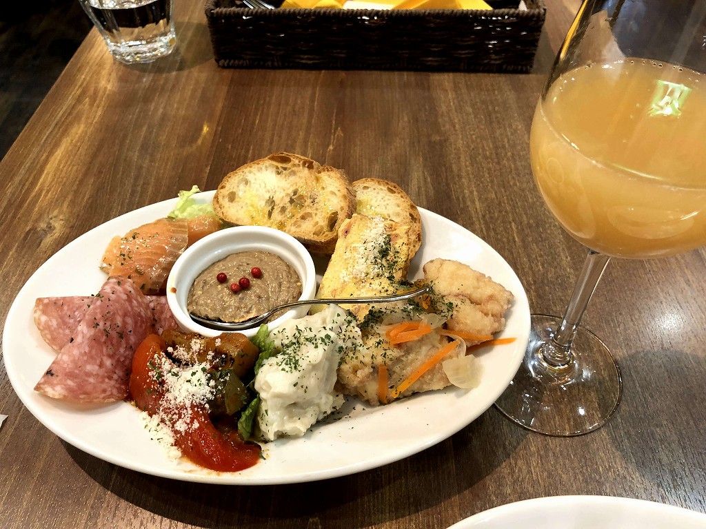 伊丹空港の大阪エアポートワイナリーの「本日の前菜盛り合わせ」