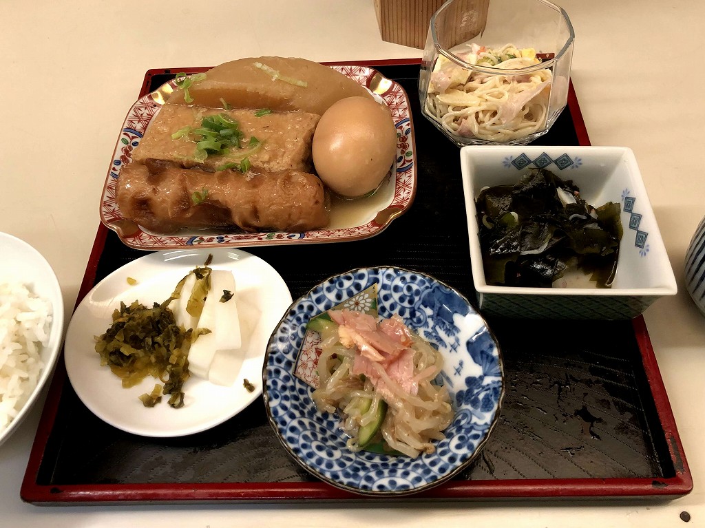 興福寺の近くの阿慈味のおでん定食