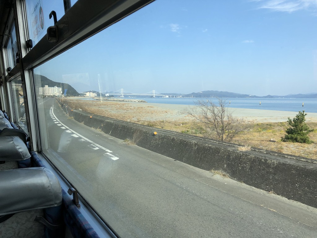バス車窓から紀伊水道と鳴門大橋1