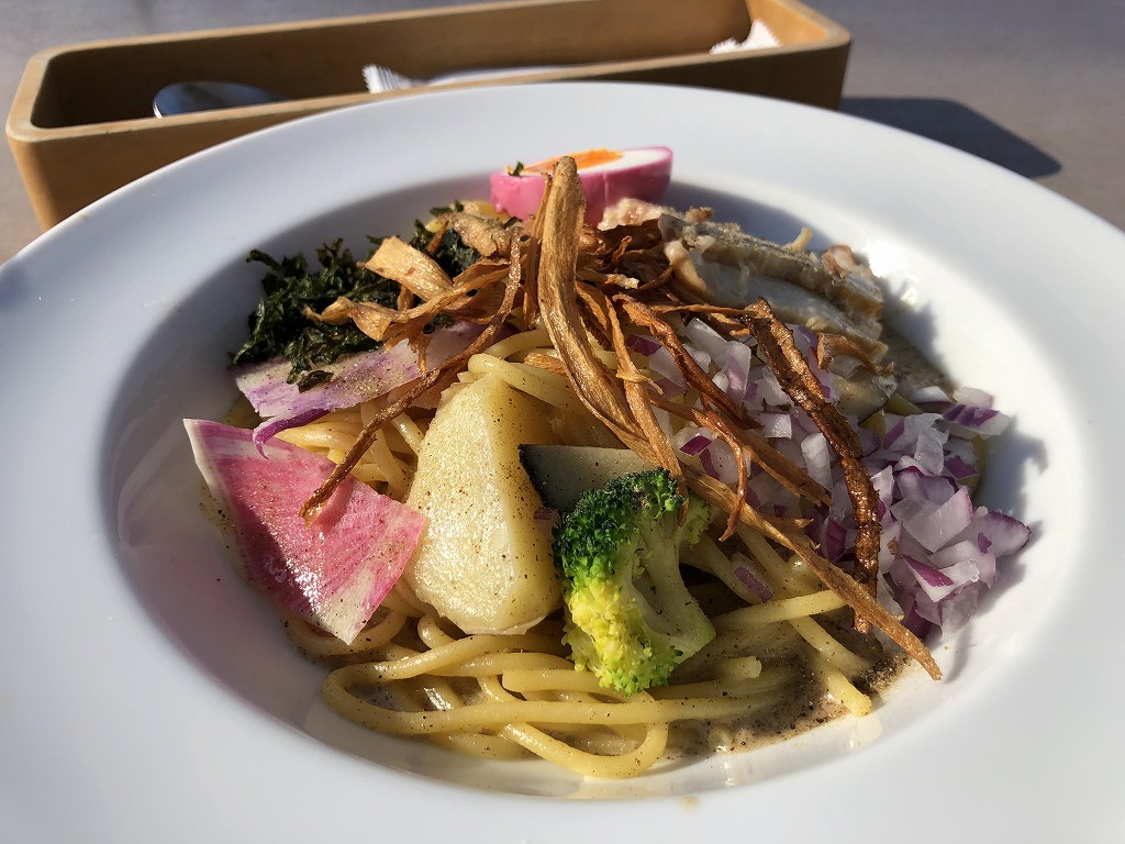 上野公園の「PARK SIDE CAFE」の煮干しのクリームパスタ2