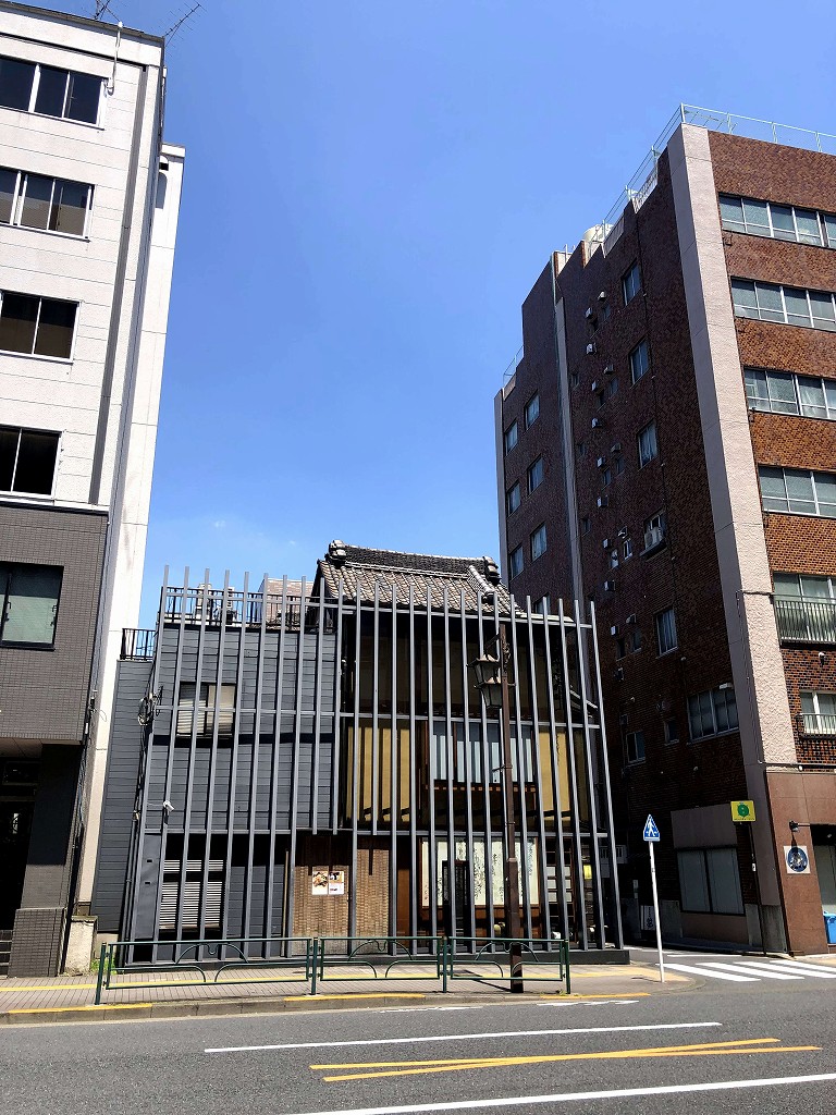 根津の「はん亭」の不忍通り側