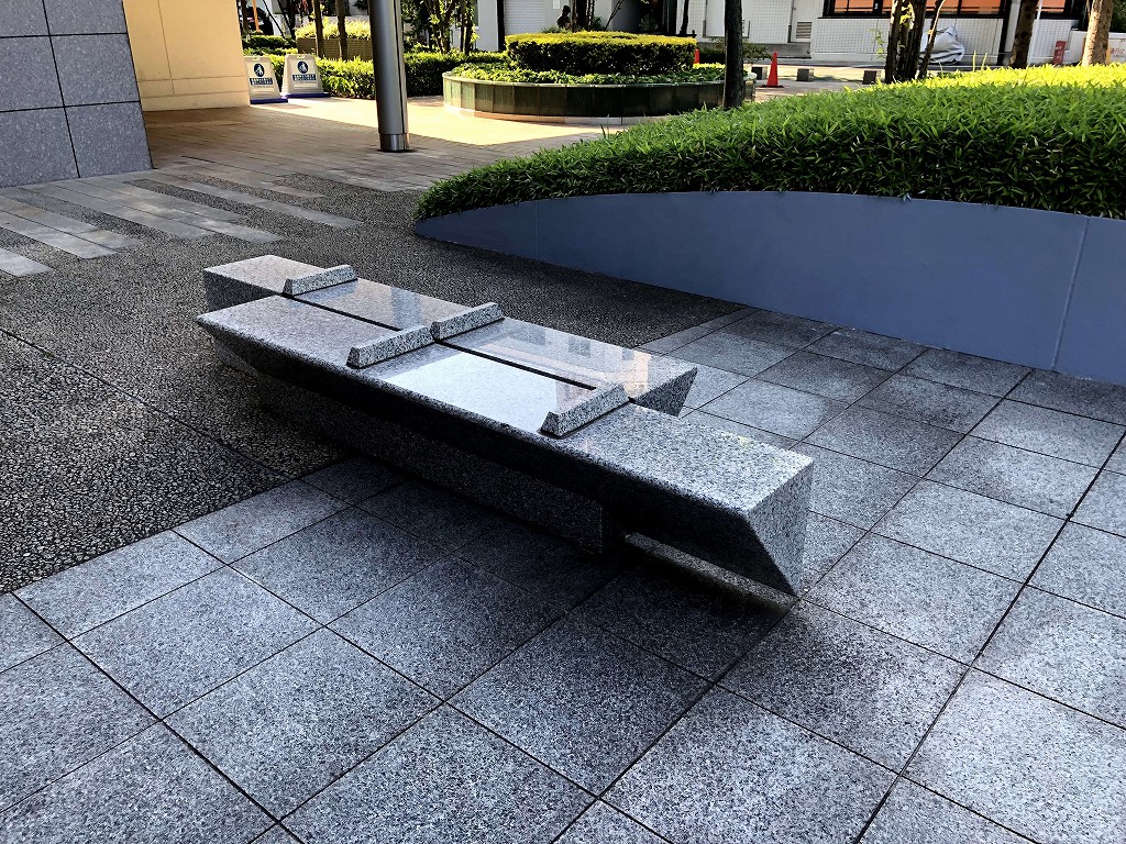 池之端の排除ベンチ