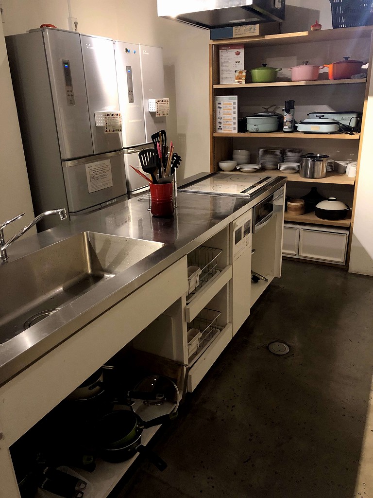ホテルグラフィー根津のシェアキッチンの調理器具