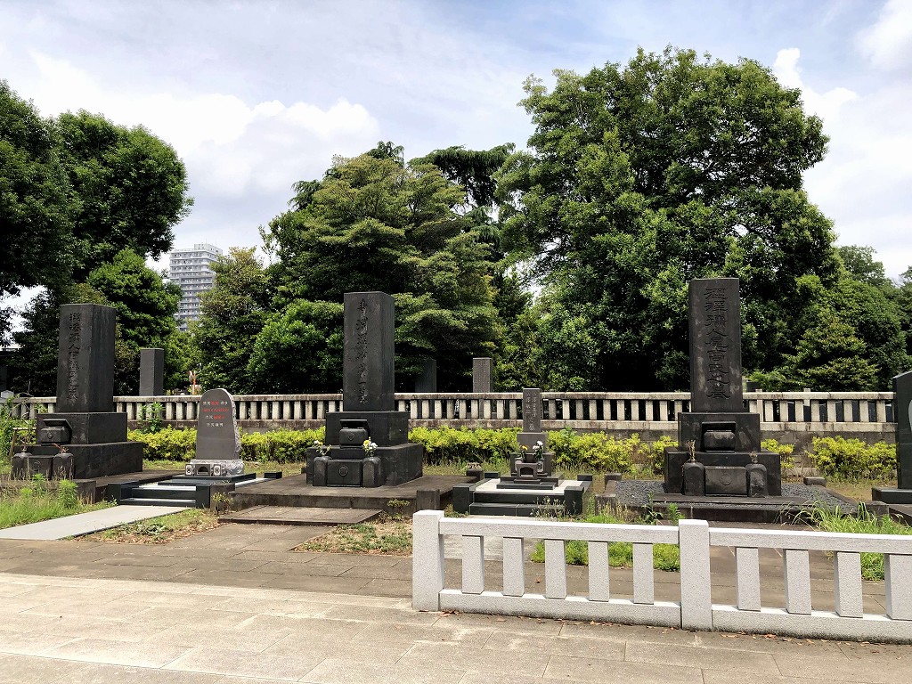 谷中霊園の渋沢栄一の墓