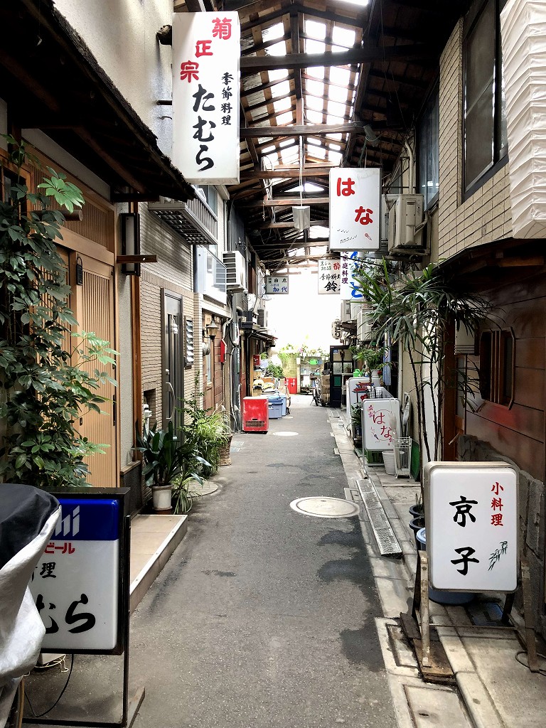 谷中銀座近くの初音小路