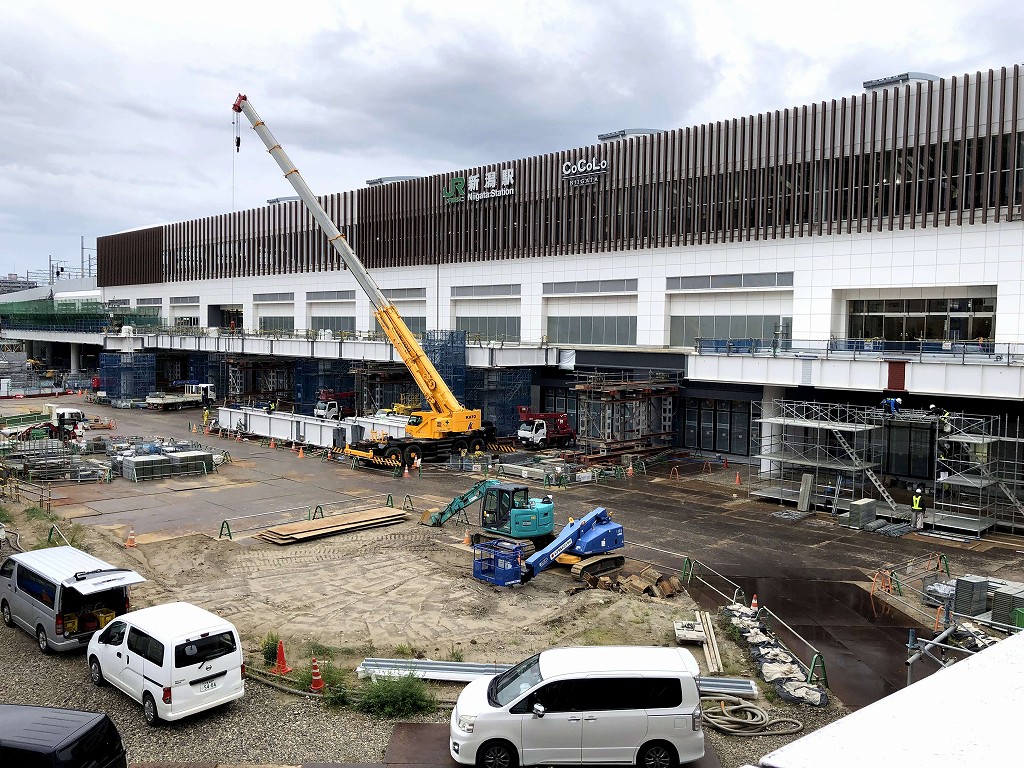 工事中の新潟駅前風景