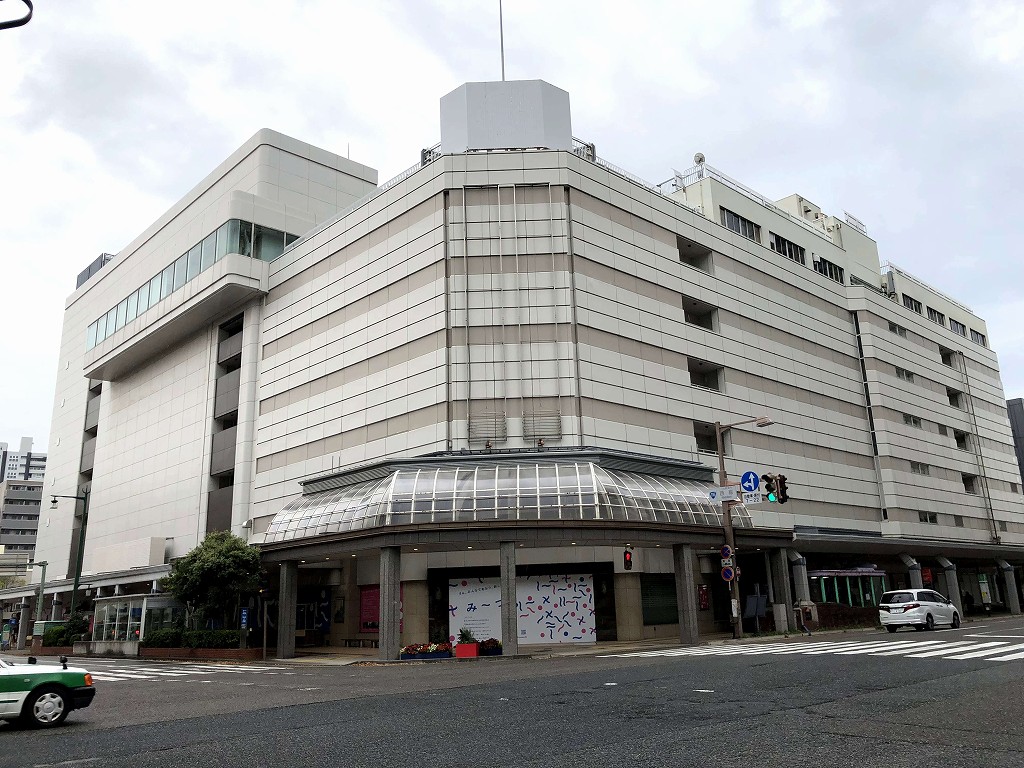 新潟市の旧三越の建物