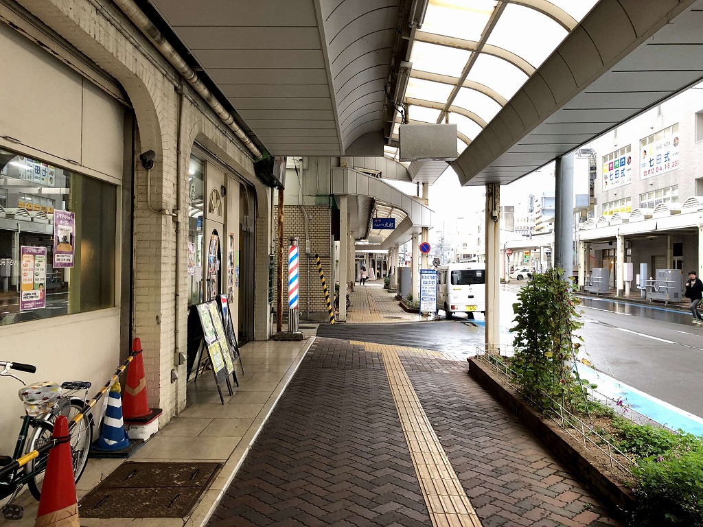 新潟市中心部の屋根付きの歩道