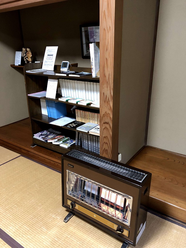 新潟の「安吾 風の館」の洋間2