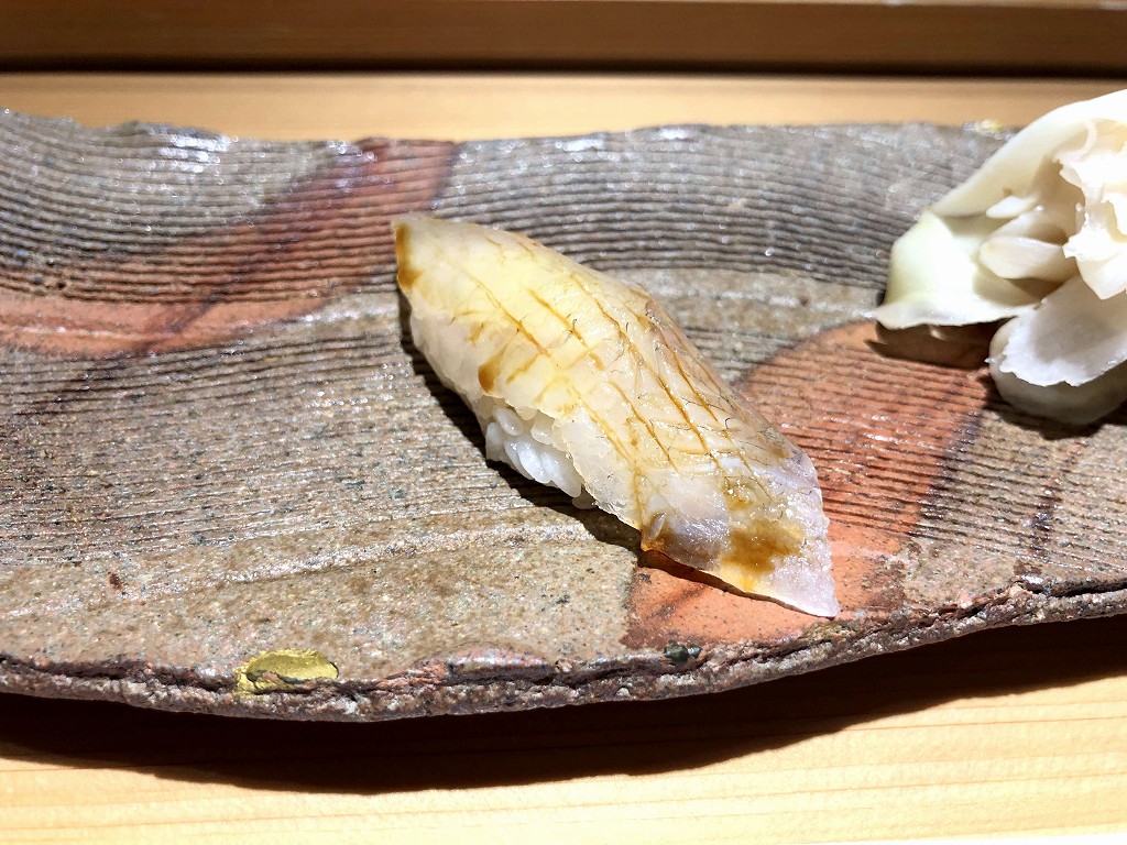 「鮨 弁慶 海 古町店」のマコガレイ