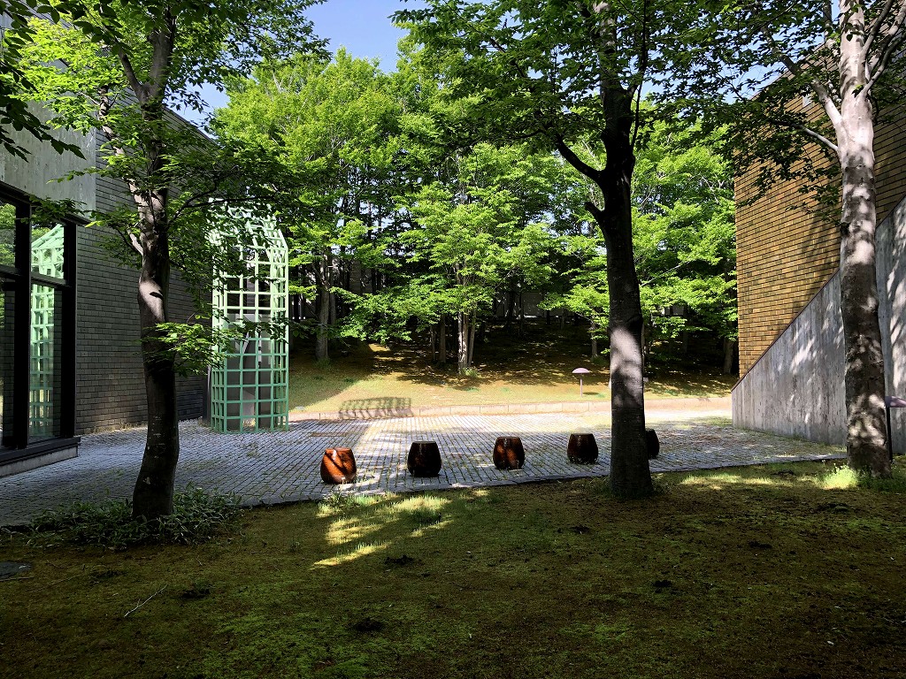 新潟市美術館の「山の庭」