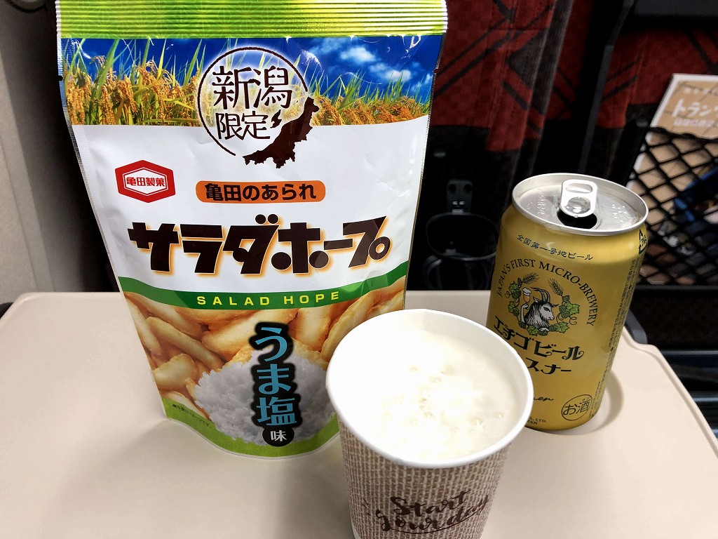 居酒屋新幹線でエチゴビールのピルスナーとサラダホープ