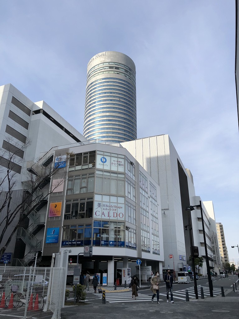 円柱形の新横浜プリンスホテル