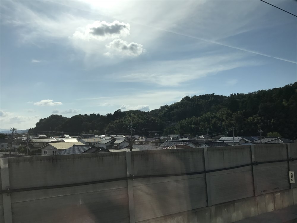 新幹線から見た呉羽丘陵2