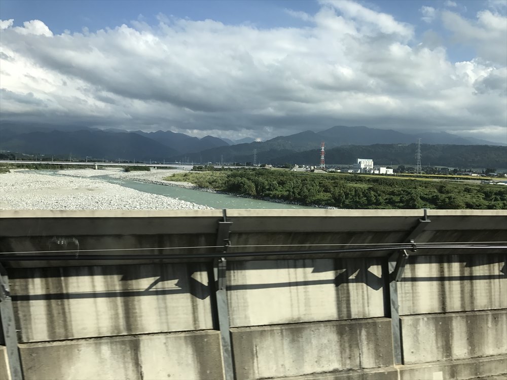 新幹線から見た黒部川