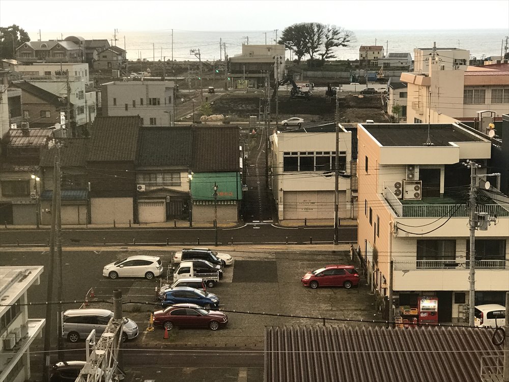 糸魚川駅から火災現場を眺める