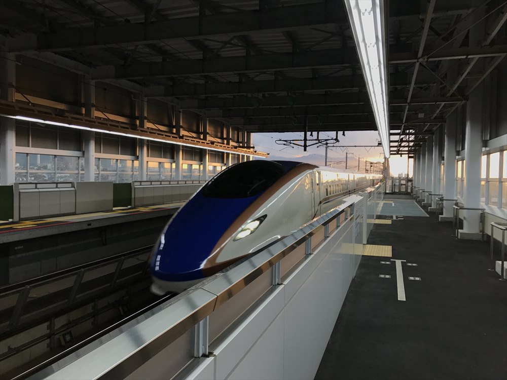糸魚川駅のはくたか572号