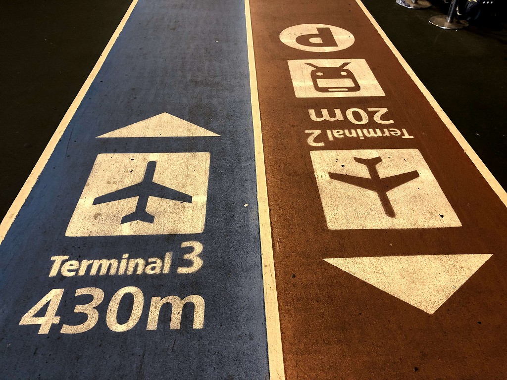 成田空港第2から第3へ歩いて移動1