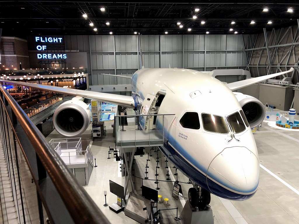 セントレアの「FLIGHT OF DREAMS」のボーイング787