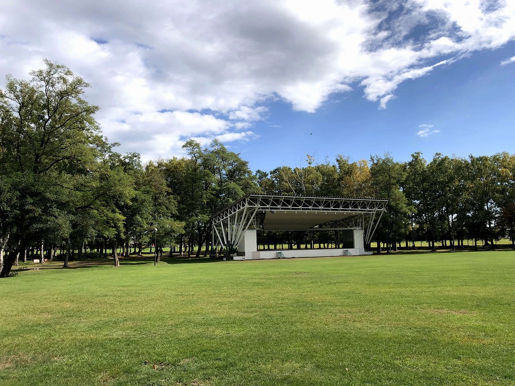 帯広の緑ヶ丘公園のステージ