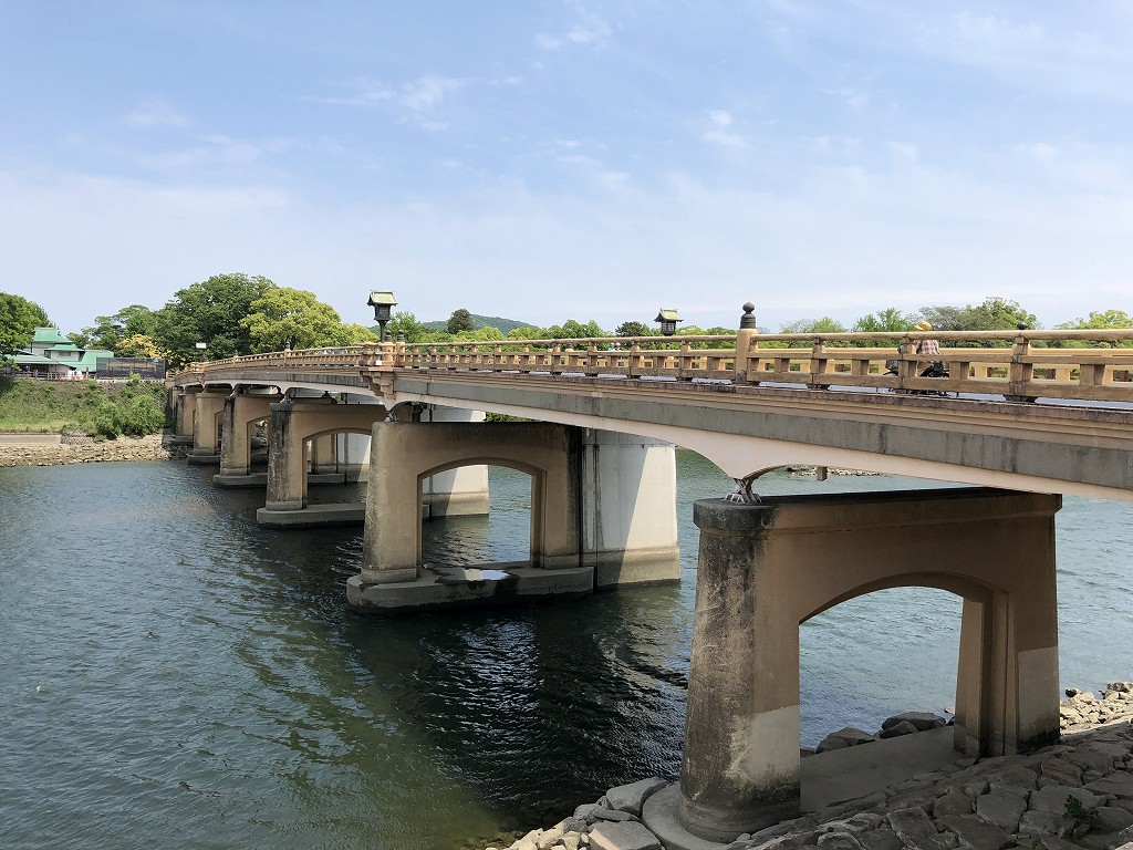 旭川に架かる鶴見橋2