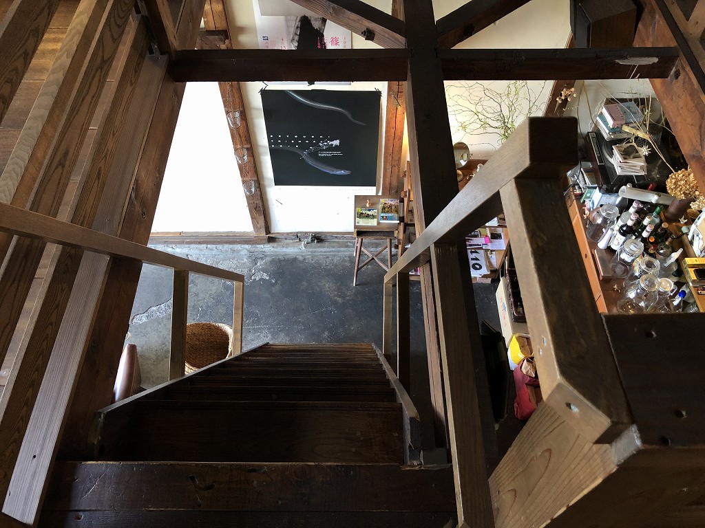 Cafe moyau（カフェモヤウ）の急階段