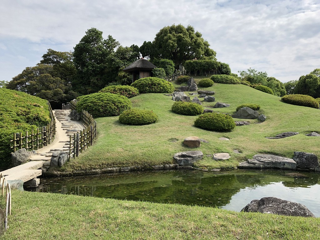 岡山後楽園の築山1