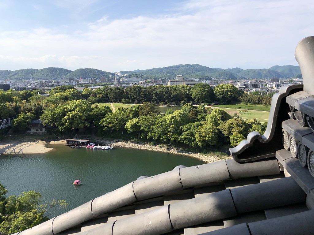 岡山城の天守閣から後楽園1