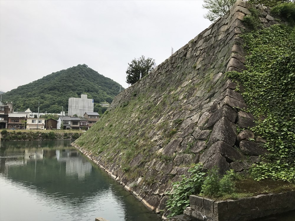 三原城の天守台