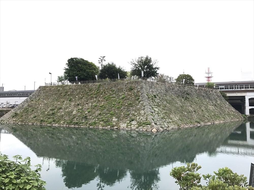 三原城本丸跡に建つ三原駅1