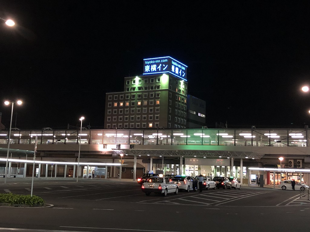 夜の前橋駅前