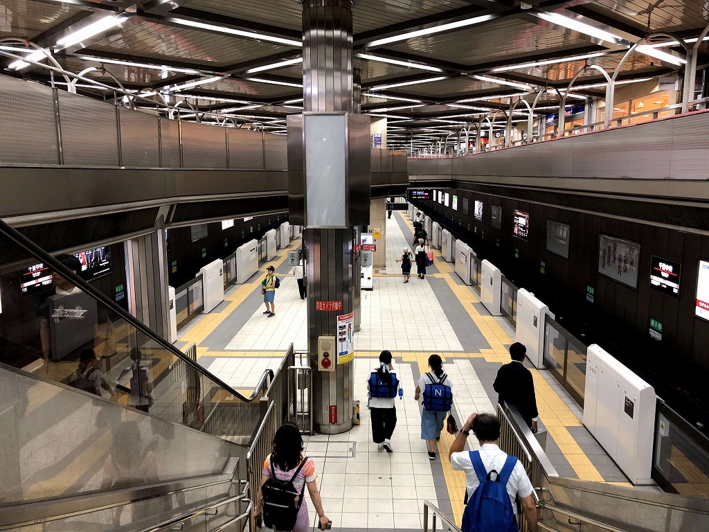 北大阪急行の千里中央駅のホーム