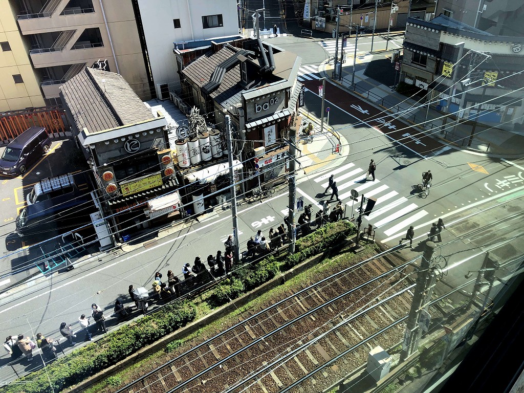 「おにぎり ぼんご」開店前からの行列