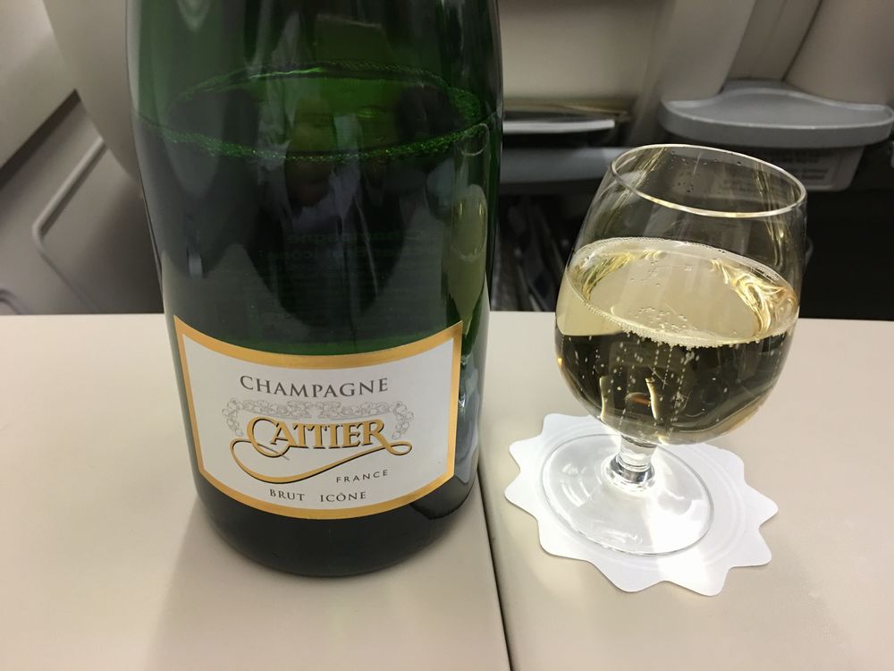 アシアナ航空ビジネスクラスのシャンパンCattier Brut