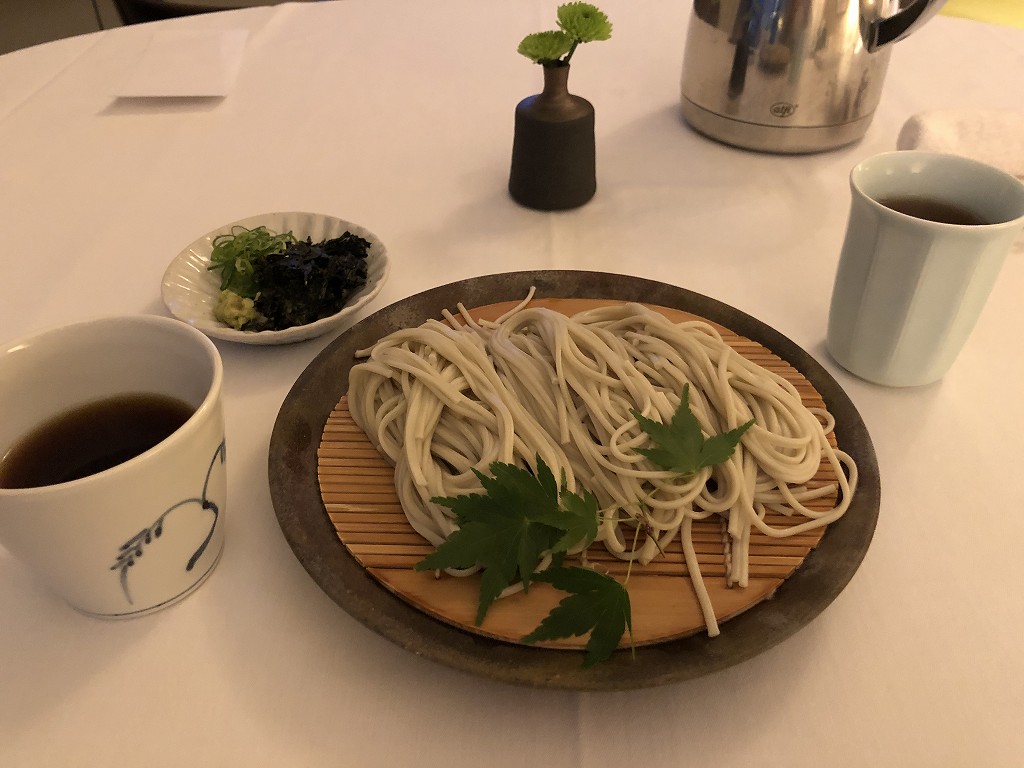 パレスホテル東京の紫蘇切り蕎麦のインルームダイニング