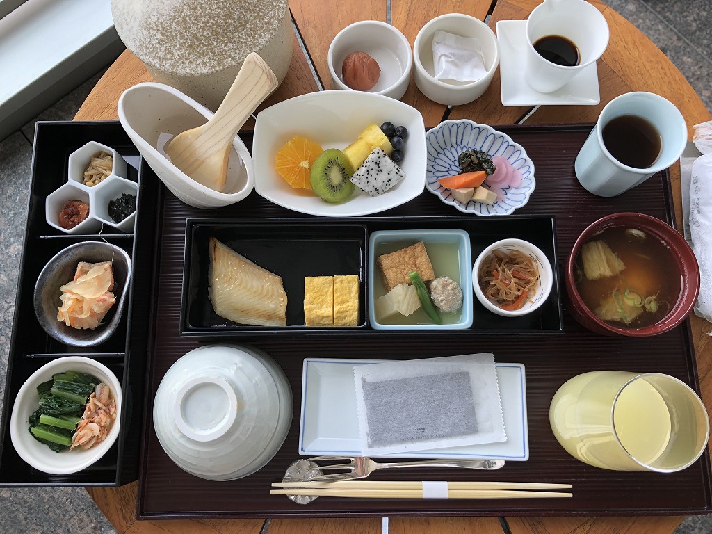 パレスホテル東京のインルームダイニングの和朝食1