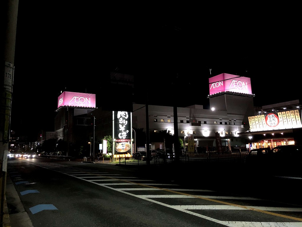 JR茨木駅近くのイオンモール（夜）