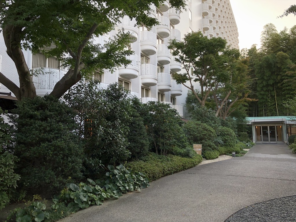 グランドプリンスホテル新高輪の「クラブラウンジ」前の植栽
