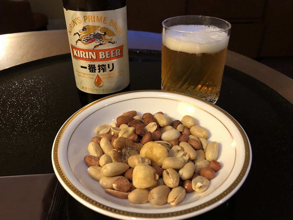 ザ・プリンスさくらタワーのウェルカムギフトの瓶ビールとナッツ