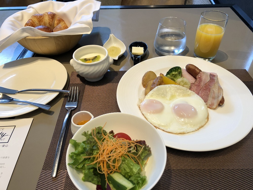 ザ・プリンスさくらタワーのリストランテ カフェ チリエージョで洋食の朝食