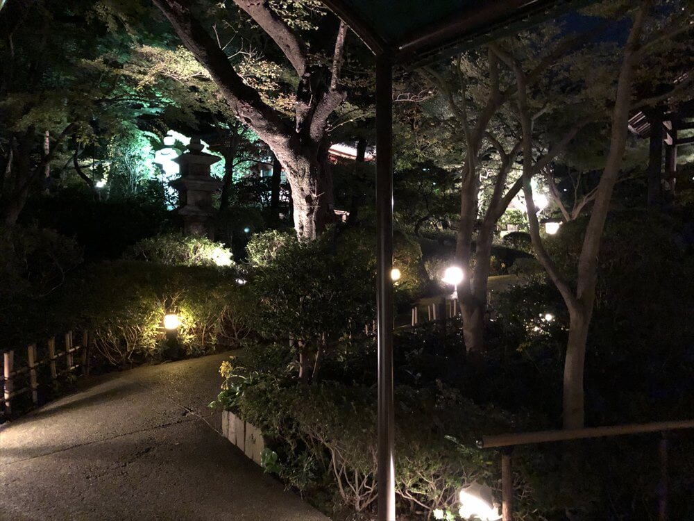ザ・プリンス さくらタワー東京の夜の庭園1