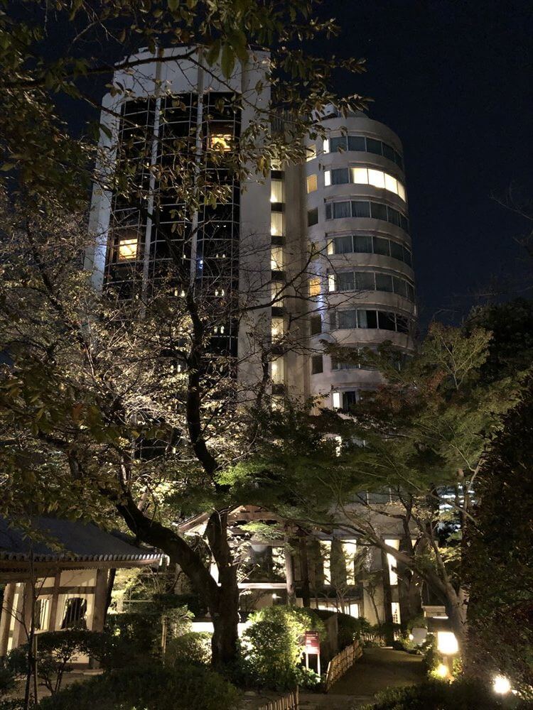 ザ・プリンス さくらタワー東京の夜の庭園3