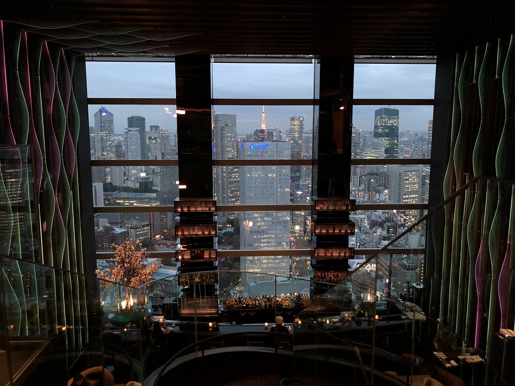 ザ・プリンスギャラリー東京紀尾井町の「Sky Gallery Lounge Levita」から東京タワーのライトアップ